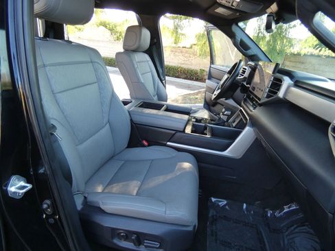 Used 2025 Toyota Tundra Limited image 30