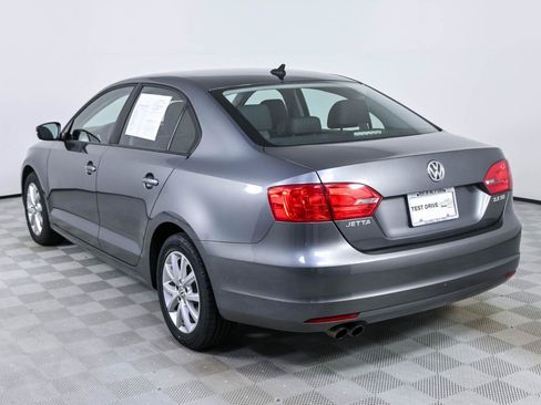 Used 2012 Volkswagen Jetta SE FWD image 3