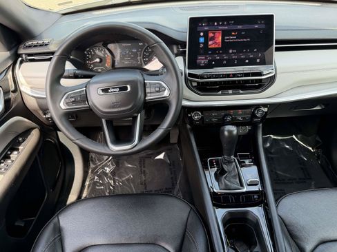 Used 2024 Jeep Compass Limited AWD/4WD image 9