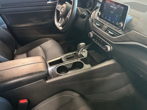 Used 2024 Nissan Altima 2.5 SV image 17