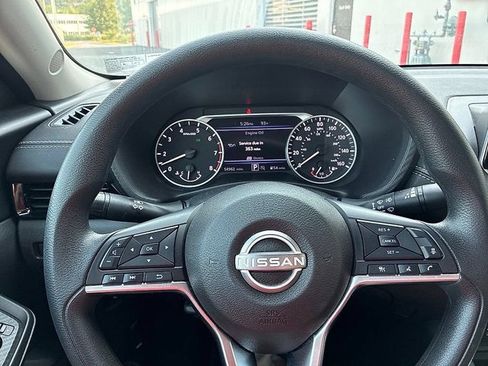 Used 2024 Nissan Sentra SV FWD image 25