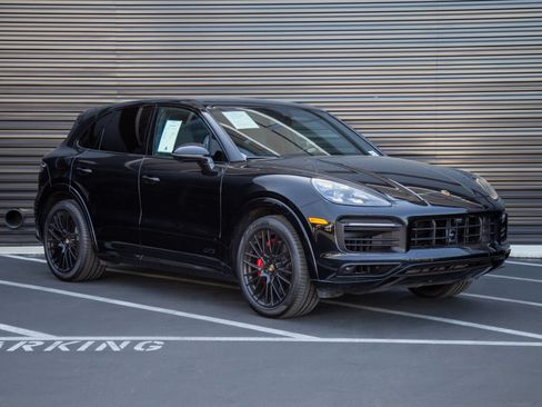 Certified 2023 Porsche Cayenne GTS AWD/4WD image 8