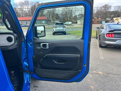 Used 2024 Jeep Wrangler Sahara image 23