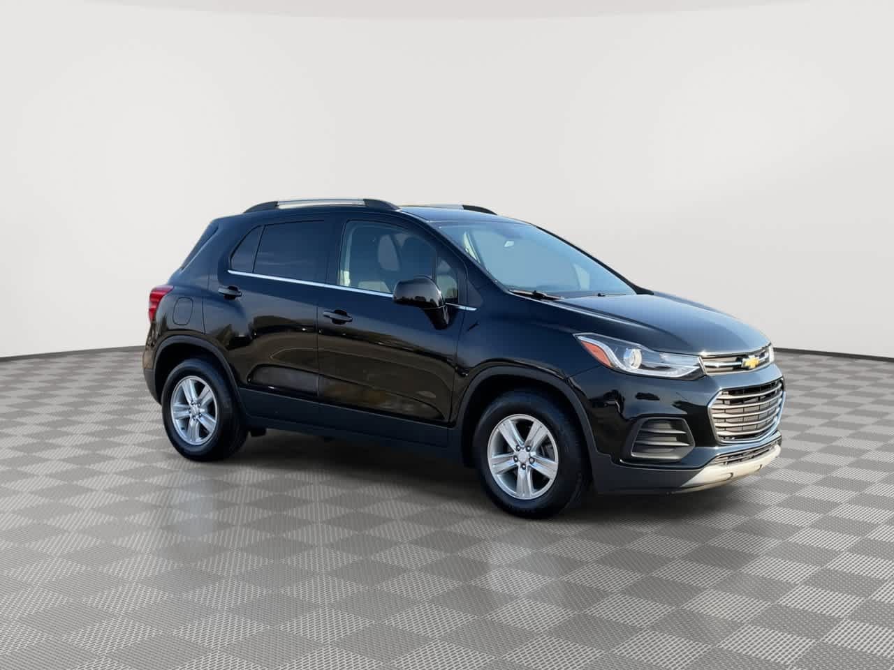 Used 2019 Chevrolet Trax LT FWD image 2