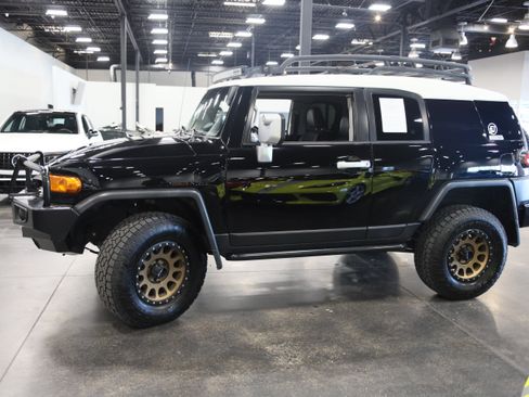 Used 2012 Toyota FJ Cruiser 4WD w/ Convenience Pkg image 9