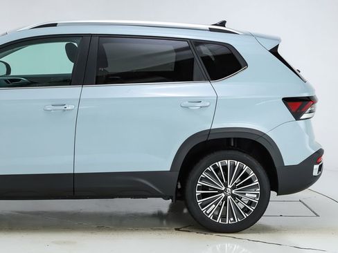 New 2026 Volkswagen Taos SE FWD image 4