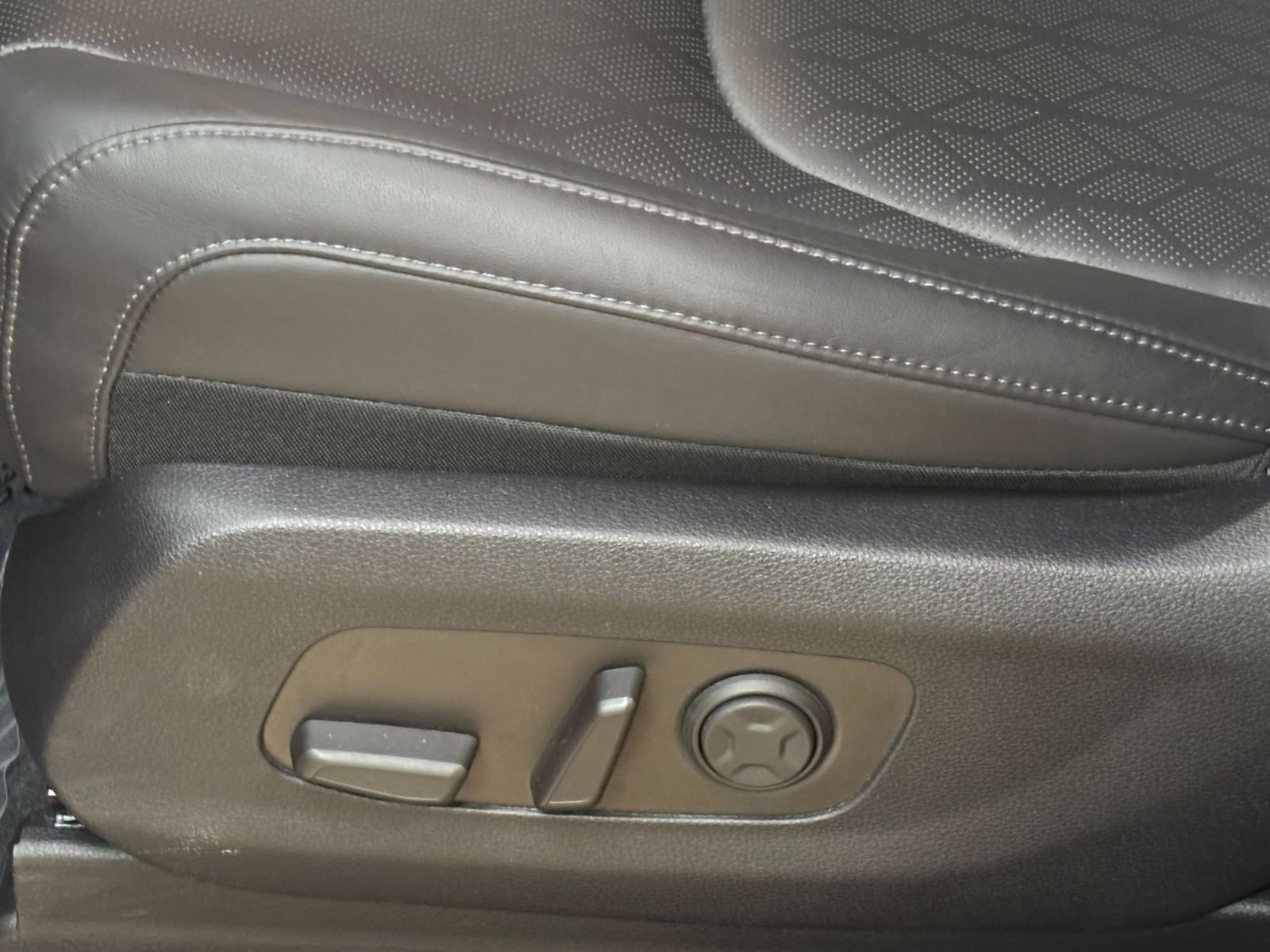 Used 2026 Kia Carnival FWD image 22