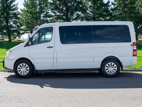 Used 2010 Mercedes-Benz Sprinter 2500 image 3