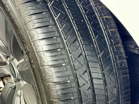 Used 2019 Land Rover Range Rover Velar R-Dynamic SE image 40