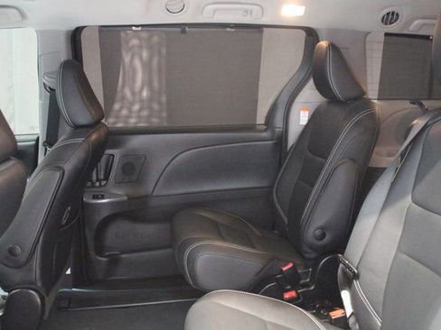 Used 2020 Toyota Sienna SE Premium w/ Nightshade Edition FWD image 29