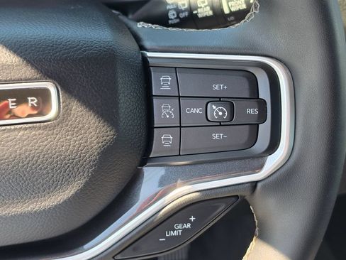 Used 2024 Jeep Wagoneer L 4WD w/ Premium Group I image 19