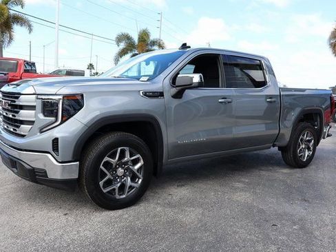 New 2026 GMC Sierra 1500 SLE image 4