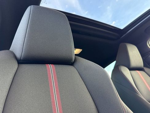 Certified 2025 Toyota Corolla SE image 19