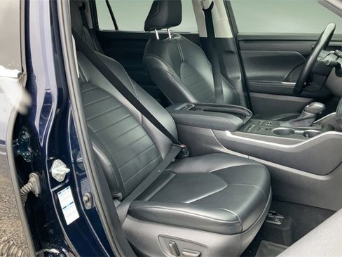 Used 2020 Toyota Highlander XLE image 15