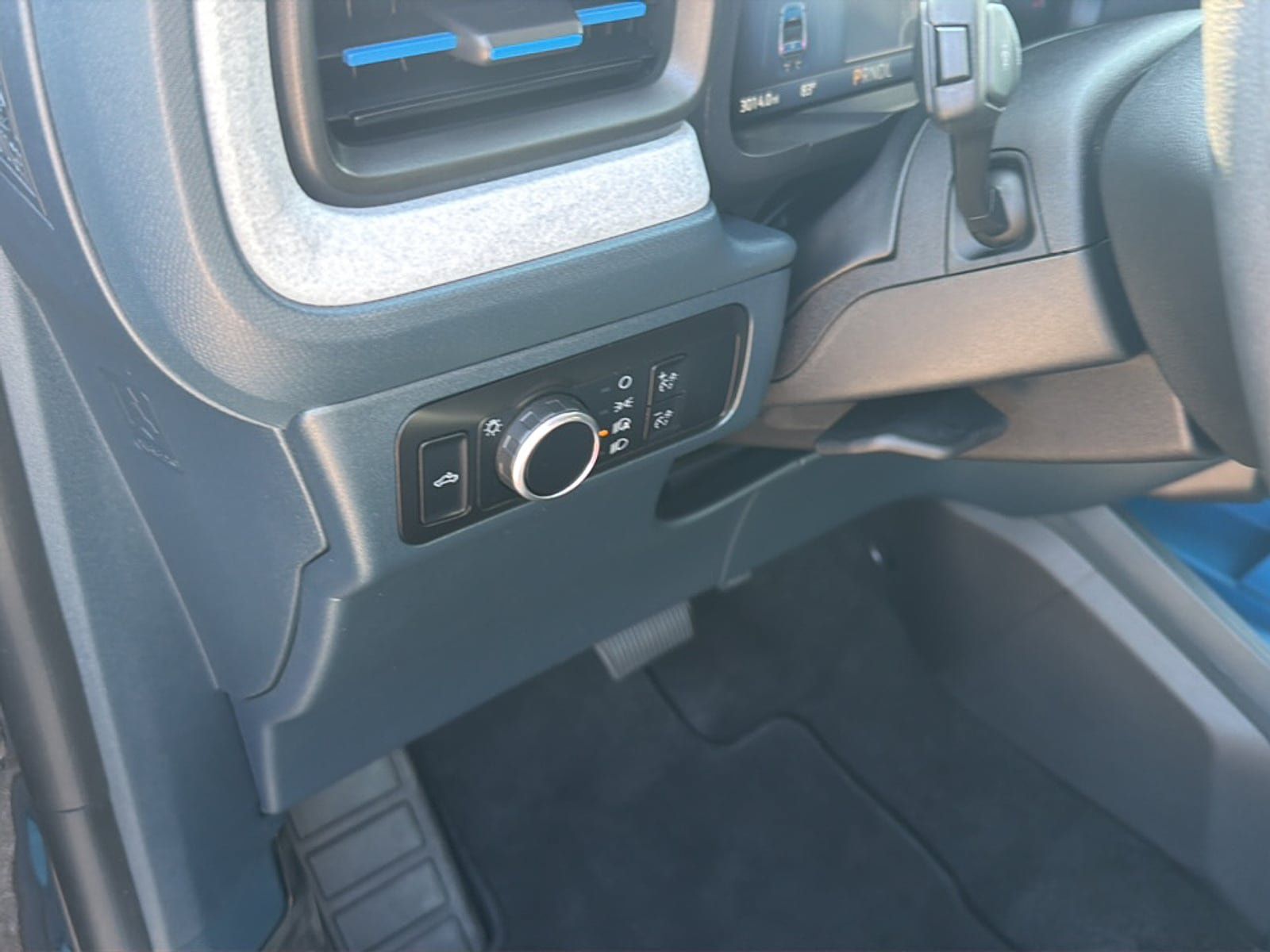 Used 2025 Ford Maverick XLT w/ Equipment Group 302A AWD/4WD image 21