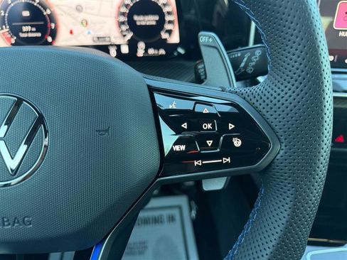 Used 2025 Volkswagen Golf R Black Edition image 34