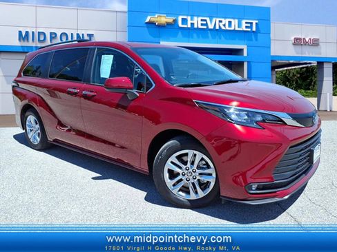 Used 2025 Toyota Sienna XLE w/ XLE Plus Package AWD/4WD image 1