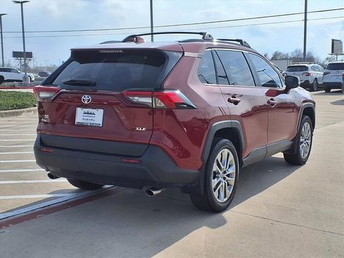 Used 2023 Toyota RAV4 XLE Premium image 4