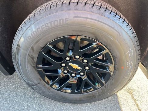 Used 2025 Chevrolet Silverado EV LT image 11