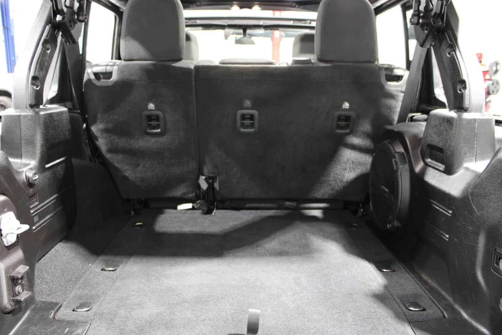 Used 2022 Jeep Wrangler Unlimited Rubicon w/ LED Lighting Group AWD/4WD image 18