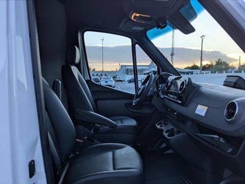 Used 2025 Mercedes-Benz Sprinter 2500 image 19