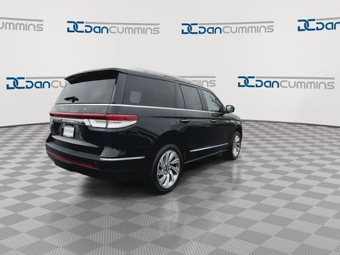 Used 2024 Lincoln Navigator Reserve AWD/4WD image 8