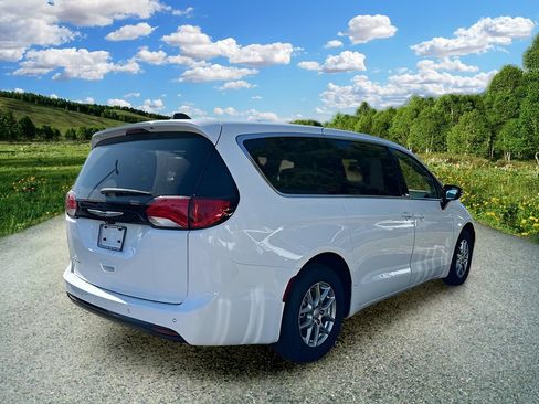 New 2026 Chrysler Voyager LX FWD image 4