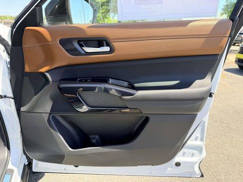 New 2026 Nissan Pathfinder Platinum AWD/4WD image 8