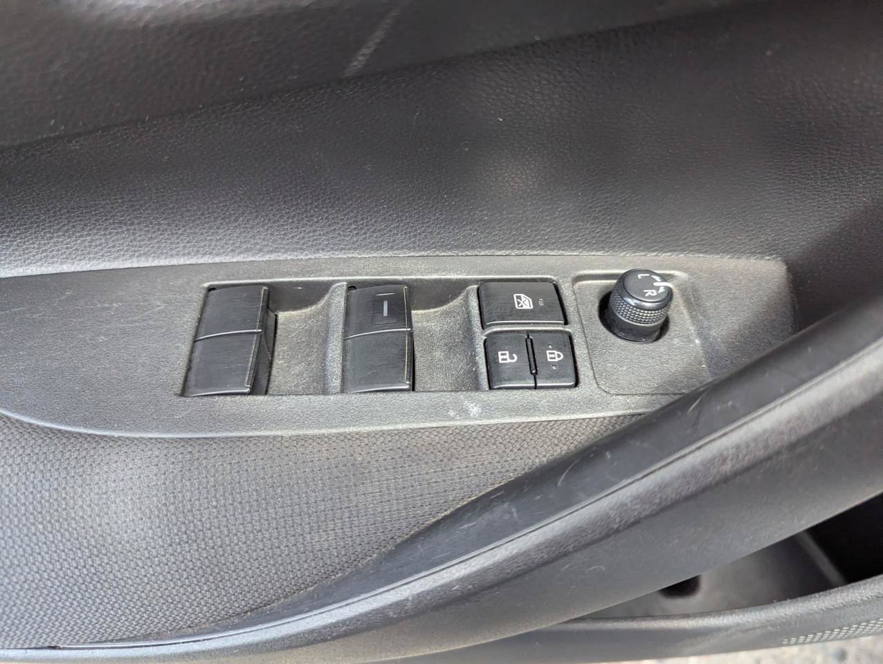 Used 2022 Toyota Corolla LE FWD image 10
