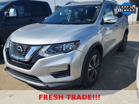 Used 2019 Nissan Rogue SV w/ Premium Package image 2