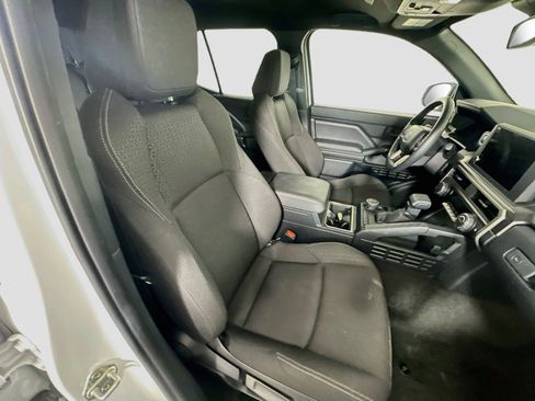 Used 2025 Toyota 4Runner SR5 AWD/4WD image 30