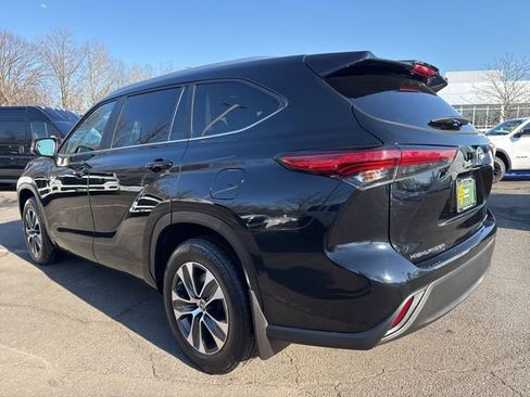 Used 2023 Toyota Highlander XLE image 17