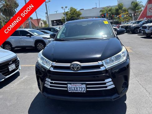 Used 2019 Toyota Highlander LE w/ Carpet Mat Package (TMS) FWD image 9