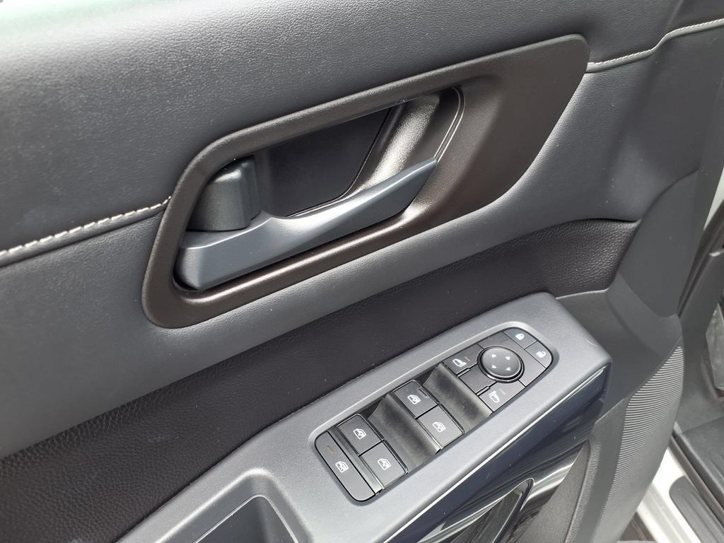 Used 2025 Nissan Pathfinder SV AWD/4WD image 20