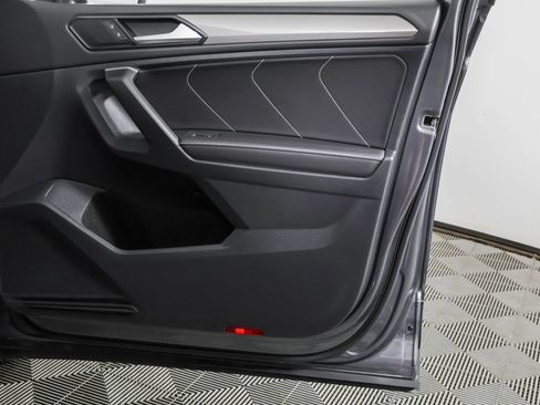 Certified 2024 Volkswagen Tiguan SE AWD/4WD image 47