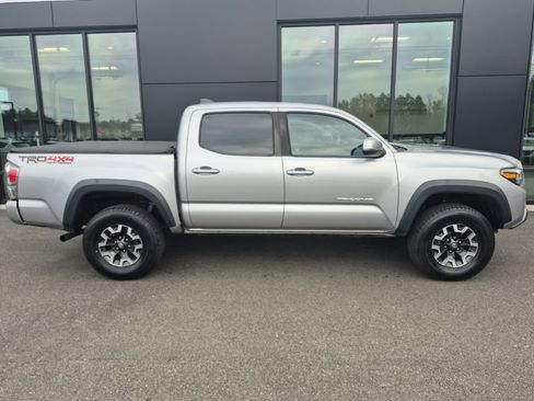 Used 2021 Toyota Tacoma TRD Off-Road image 5