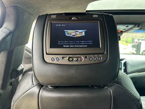 Used 2017 Cadillac Escalade Platinum image 44