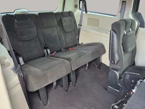 Used 2016 Dodge Grand Caravan SE FWD image 29