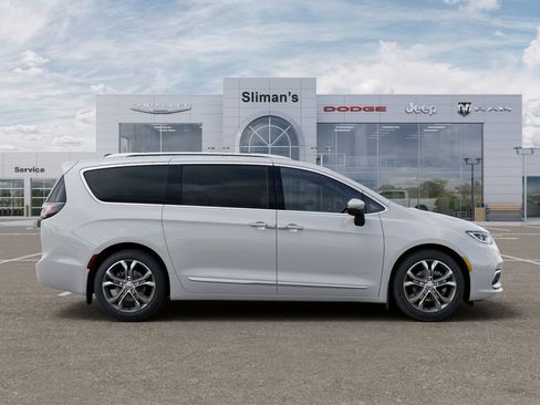 New 2026 Chrysler Pacifica Pinnacle w/ Trailer Tow Group FWD image 23