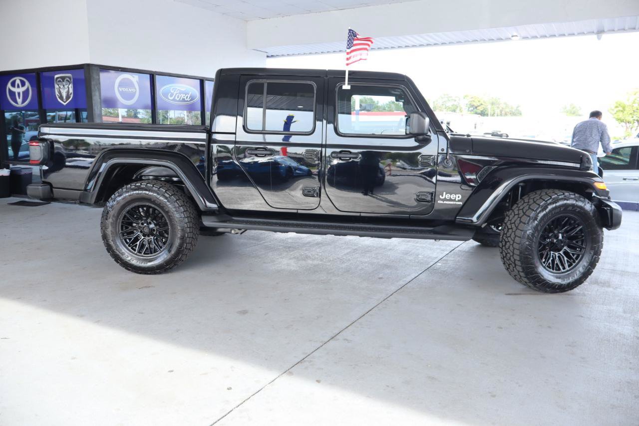 Used 2020 Jeep Gladiator Overland AWD/4WD image 6