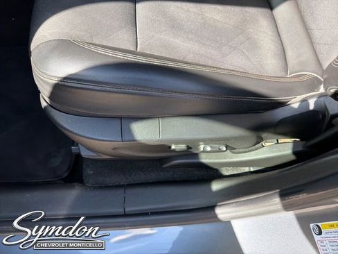 Used 2019 Chevrolet Trax LT w/ LT Convenience Package image 15