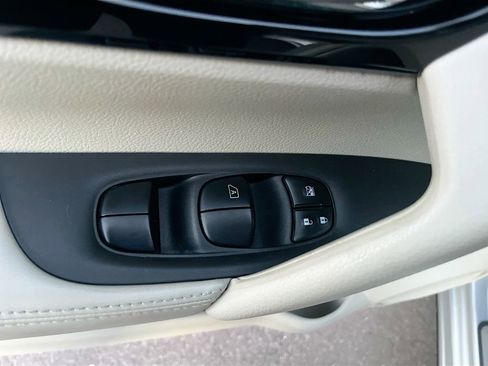 Used 2022 Nissan Rogue Sport SL FWD image 18