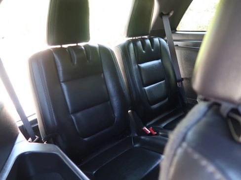 Used 2013 Ford Explorer XLT AWD/4WD image 19