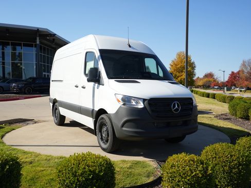 New 2025 Mercedes-Benz Sprinter 2500 image 1