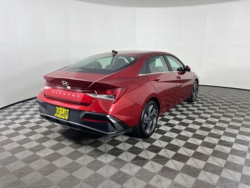 Used 2024 Hyundai Elantra SEL w/ Convenience Package image 6