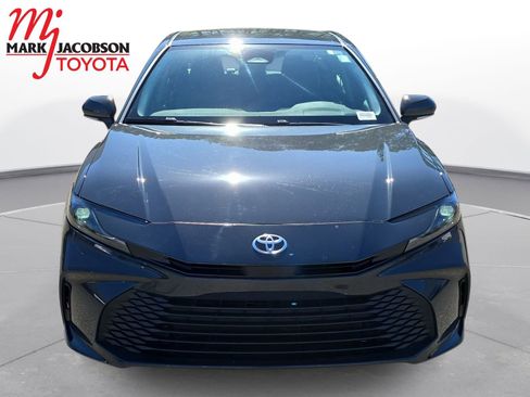 Used 2025 Toyota Camry LE w/ Convenience Package FWD image 2