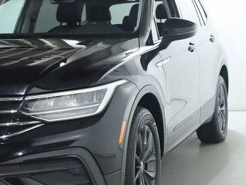 Used 2022 Volkswagen Tiguan SE w/ Panoramic Sunroof Package image 4