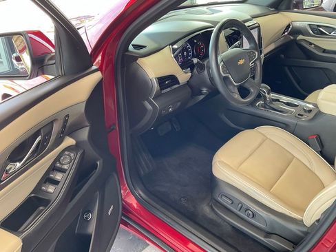 Used 2023 Chevrolet Traverse Premier AWD/4WD image 8