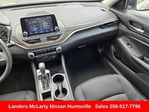 Used 2024 Nissan Altima 2.5 SV FWD image 16