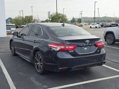 Used 2020 Toyota Camry SE FWD image 9